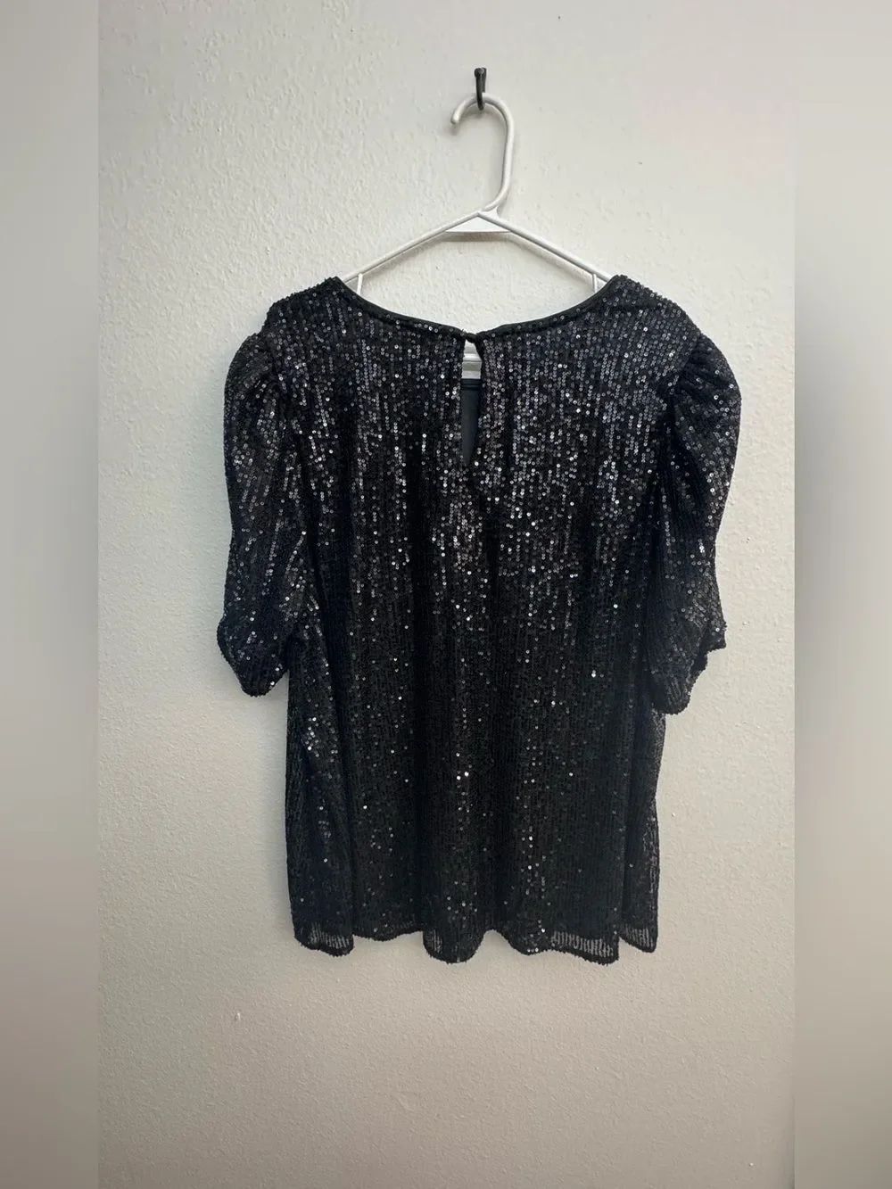 NWT torrid Black Sequin Ruched Caterpillar Sleeve Top - Size 2 - Picture 3 of 8